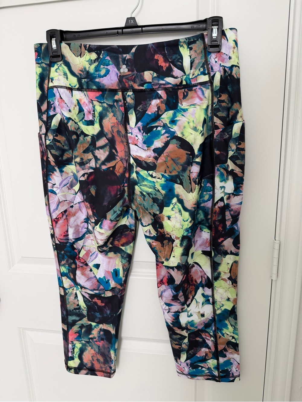 Women’s Multicolor Floral Active Capri Leggings